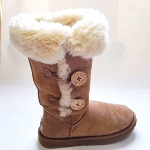 UGG Button Down Shearling Comfy Boots Size 6